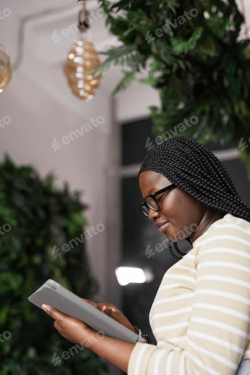 Preview: African-American Businesswoman Side View