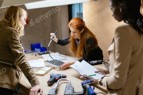 Preview: Creative women working on project