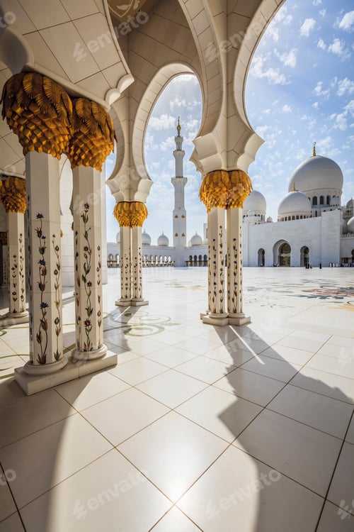 Preview: The Sheikh Zayed Mosque, the courtyard and exterior of the prayer hall, modern architecture.