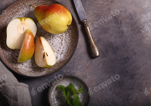 Preview: Fresh Organic Pears