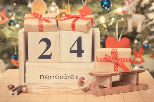 Preview: Date 24 December on calendar, wrapped gifts and christmas tree