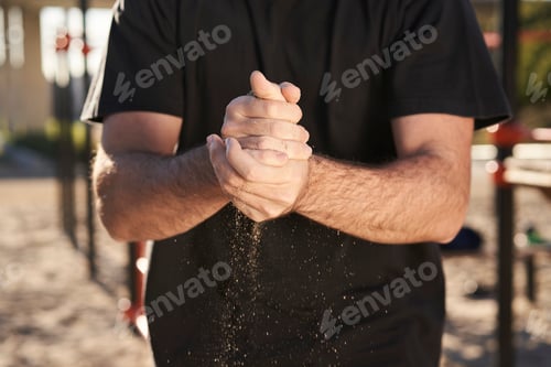 Preview: Close-up of a man's hands putting magnesium on his hands