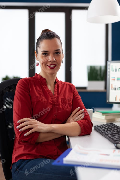 Preview: Portrait of entrepreneur sitting at desk in startup office