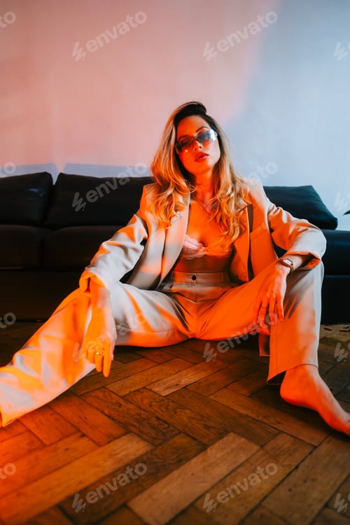 Preview: Stylish Woman in Suit Relaxing on the Floor