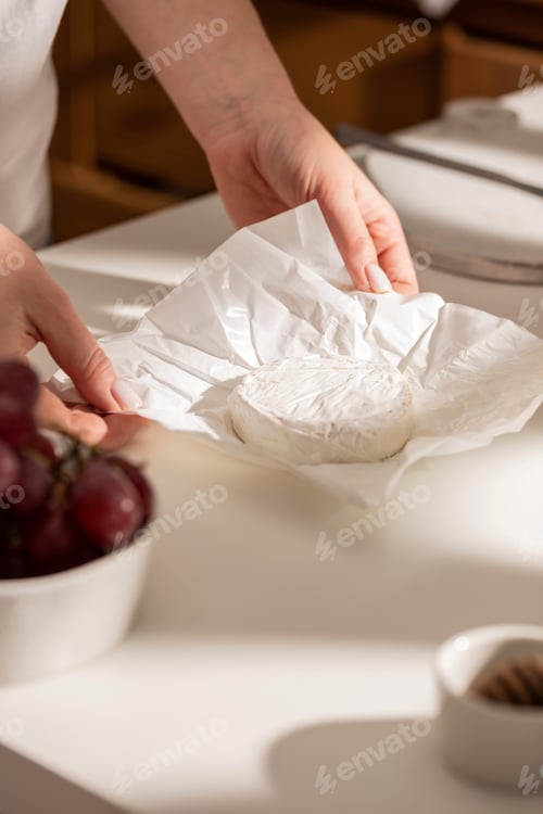 Preview: Woman cooking