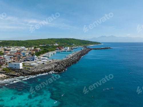 Vista previa: Top view of the Liuqiu island coastline in Taiwanse