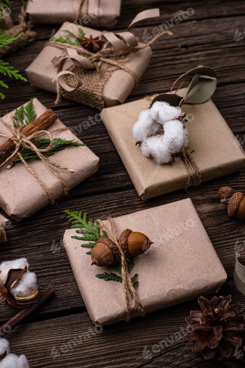 Preview: Christmas gift boxes in craft paper