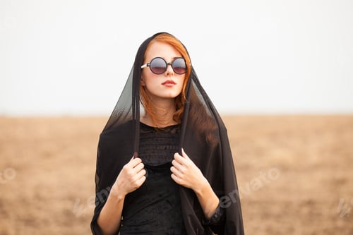 Preview: Redhead girl in sunglasses at outdoor