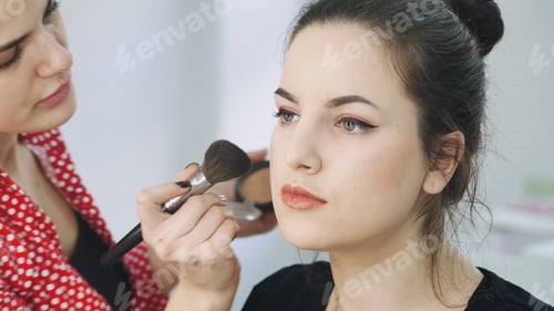 Preview: Makeup with powder
