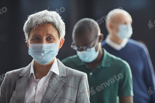 Preview: Mature woman in mask