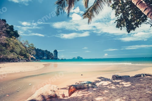 Preview: Ocean shore next to the tropical island. Thailand