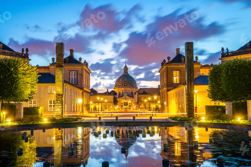 Preview: Denmark, Copenhagen, lighted Amalienborg Castle