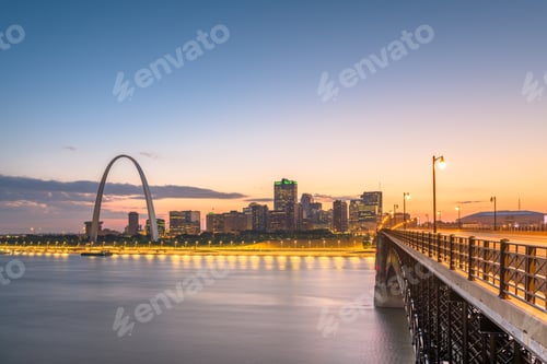 Preview: St. Louis, Missouri, USA downtown cityscape on the Mississippi R