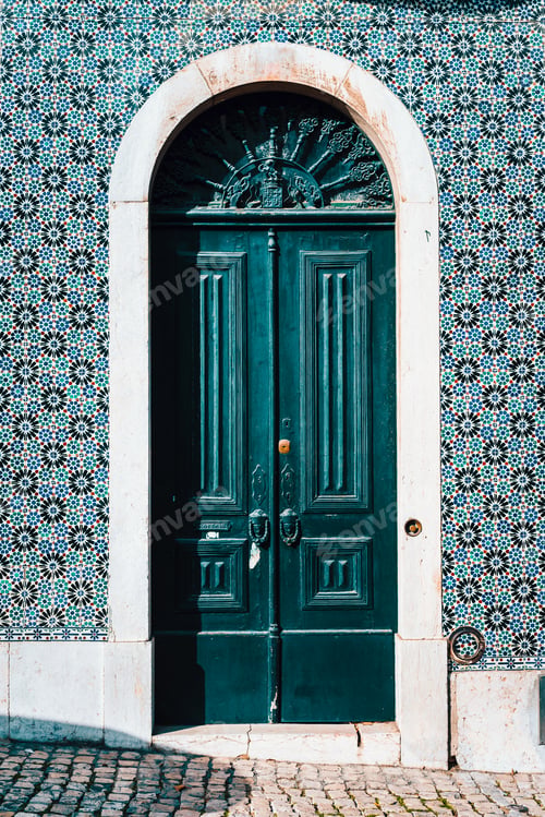 Preview: detail of portuguese architecture in Lisbon: Old tradition colorful door of the house in Lissabon