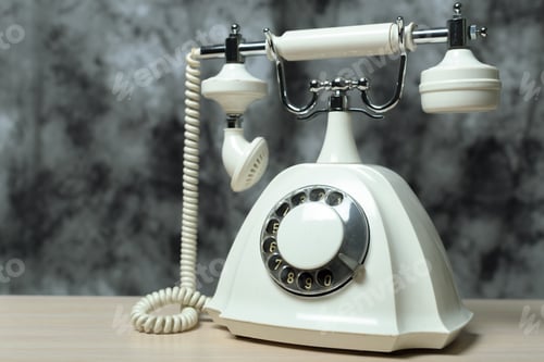 Preview: Retro telephone