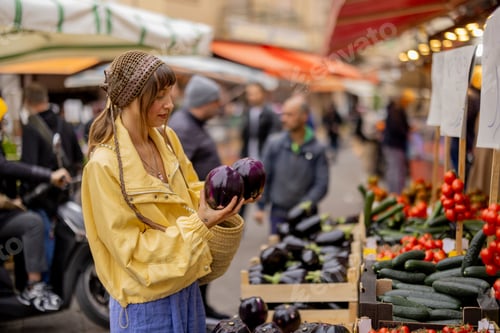 Preview: Choosing vegetables at a Sicilian market