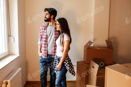 Preview: Moving house couple