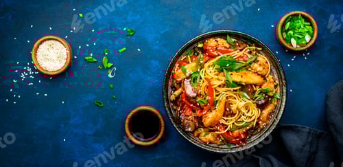 Preview: Hot stir fry egg noodles with turkey, paprika, mushrooms, chives and sesame seeds wit