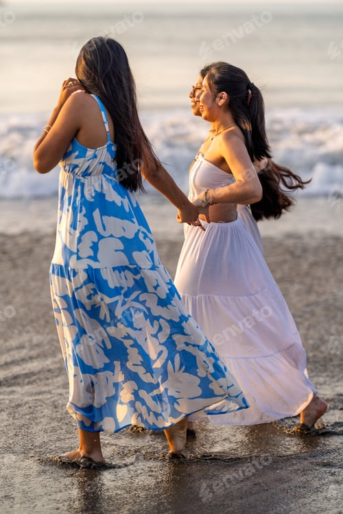 Preview: Group of friends enjoying sunset casual beach walk
