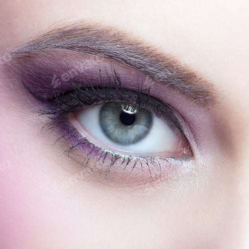Preview: Close-Up Shot Of Female Eye Make-Up In Pink Color