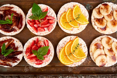Preview: Snack with rice crispbread and fresh fruits