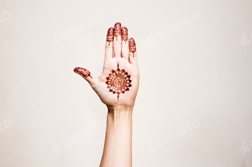 Preview: Hand with henna tattoo making gesture