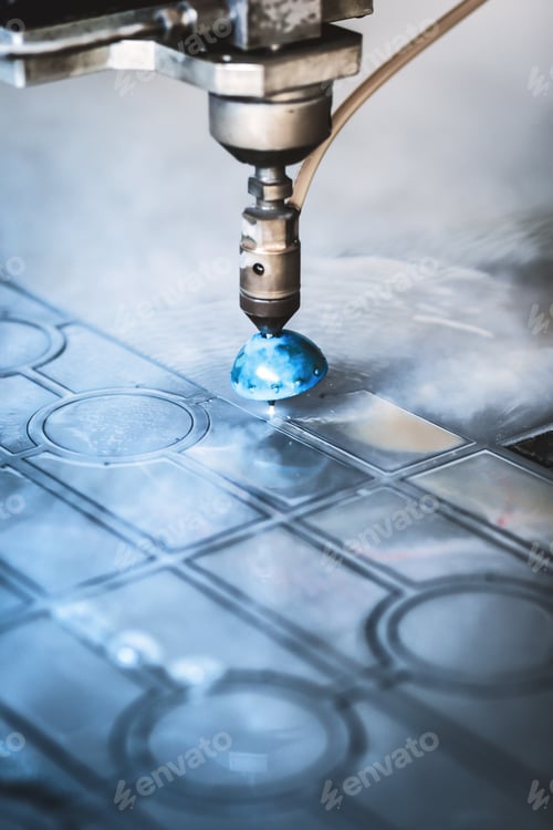 Preview: High pressure water jet cutting metal plate.