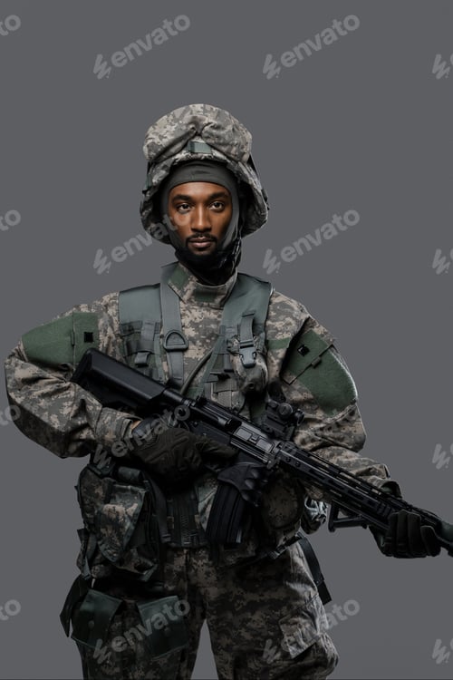 Preview: Dark skinned soldier in military uniform