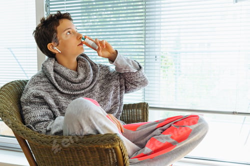 Preview: Teenage girl with runny nose treat rhinitis with nasal spray