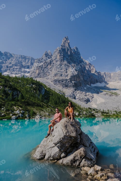Preview: Couple of men and women visiting Lago di Sorapis in the Italian Dolomites,blue lake Lago di Sorapis
