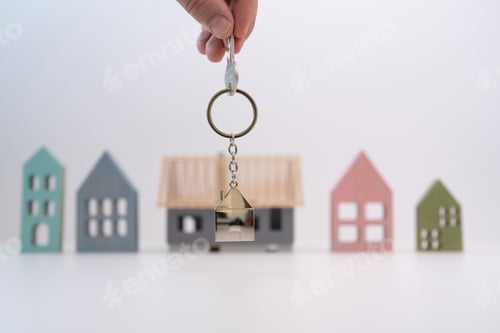 Preview: Hanging keys in hand in front of the colorful houses left and right