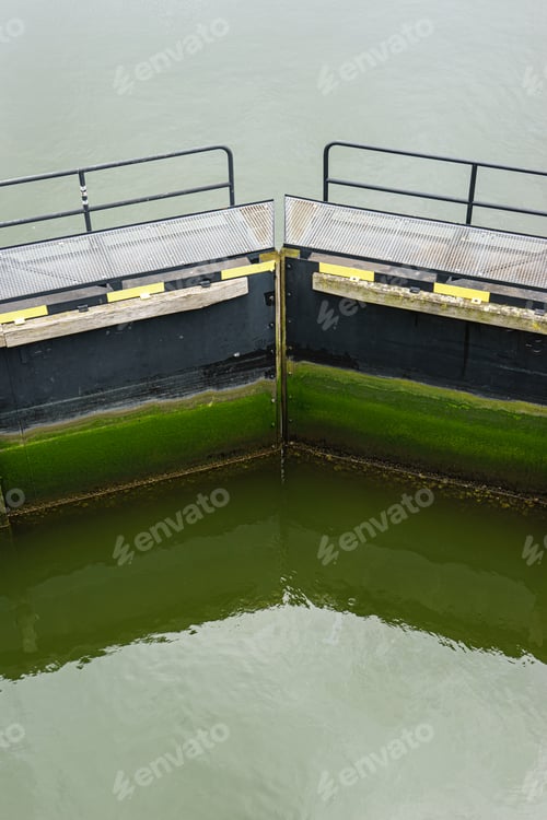 Preview: Doors of the lock at Ijmuiden