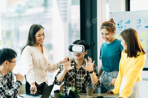 Preview: Start Up Team Of Freelancers In The Office Using VR