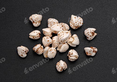 Preview: Puffed buckwheat pile on black background, top view, full depth of field
