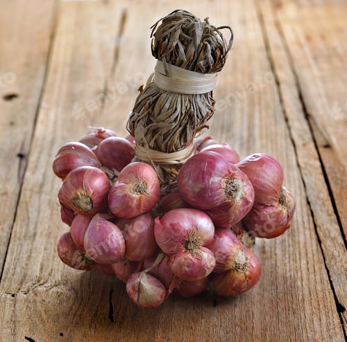 Preview: Shallot onions in a group on wood