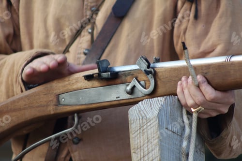 Preview: How to fire a old gun
