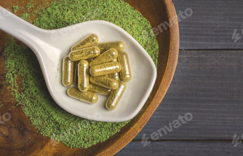 Preview: Mitragina Speciosa Kratom capsules and powder