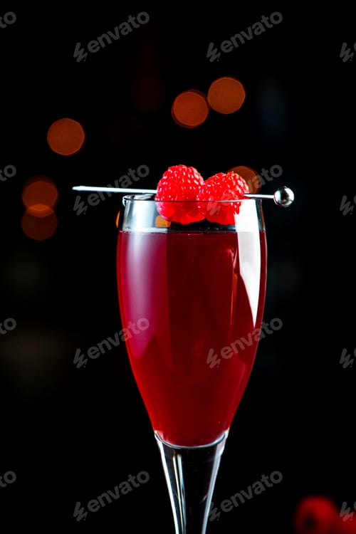 Preview: Delicious alcoholic cocktail with raspberries, lychees and French sparkling wine, black background
