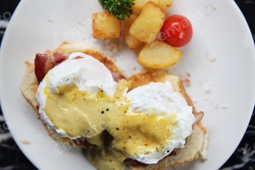 Preview: Egg Benedict