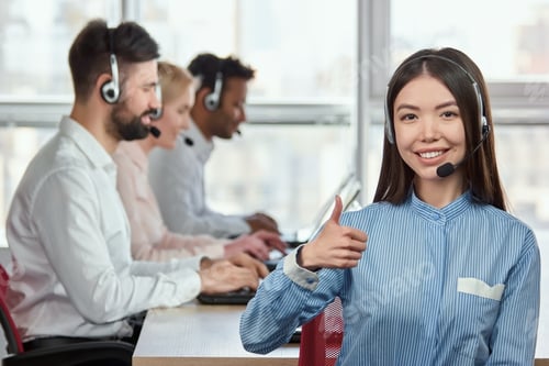 Preview: Asian girl praising colleagues.