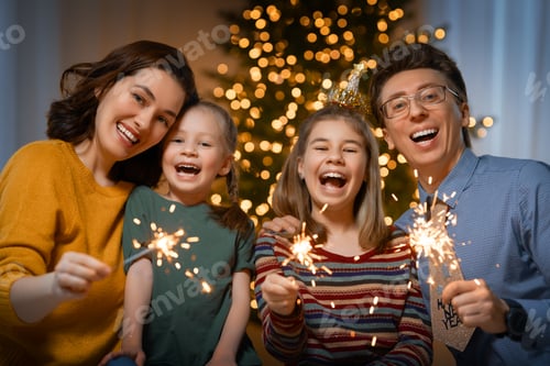 Visualização: família comemorando o Ano Novo