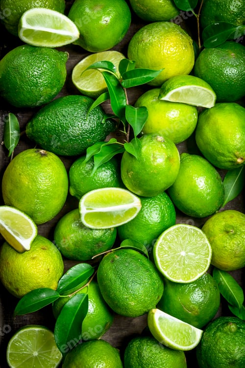 Preview: Fresh ripe lime with leaves.