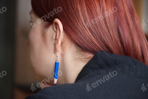 Preview: Rear portrait of redhead woman with earring