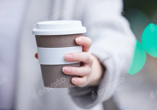 Preview: Reusable Cup Held in Hand with Natural Lighting