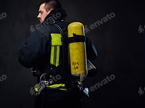 Preview: Firefighter with an oxygen balloon on his back.