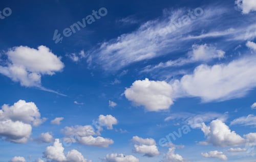 Vorschau: Die flauschigen Wolken mit dem blauen Himmel