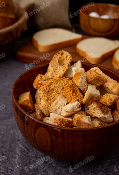 Preview: side view of bowl with bread pieces on maroon background