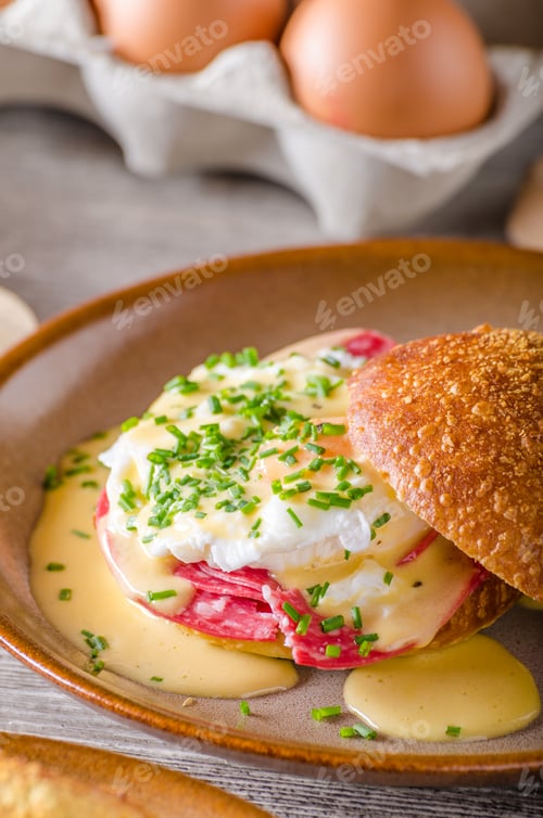 Preview: Egg benedict with hollandaise sauce