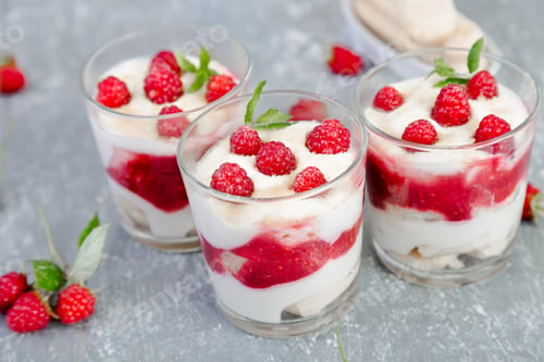Preview: Tiramisu with raspberry in glasses