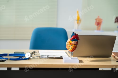 Preview: The doctor's desk in the heart disease clinic is empty. The vascular surgery clinic offers service